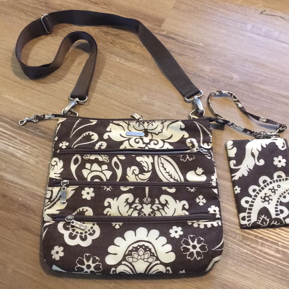 Baggallini Big Zipper Bag with RFID wristlet NWOT
